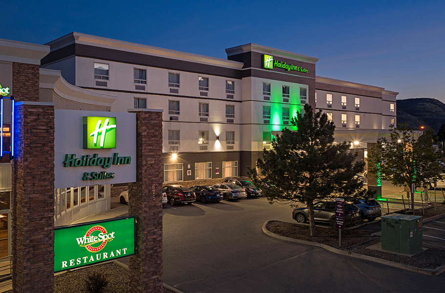 Kelly Funk Holiday Inn dusk Commercial photography 359